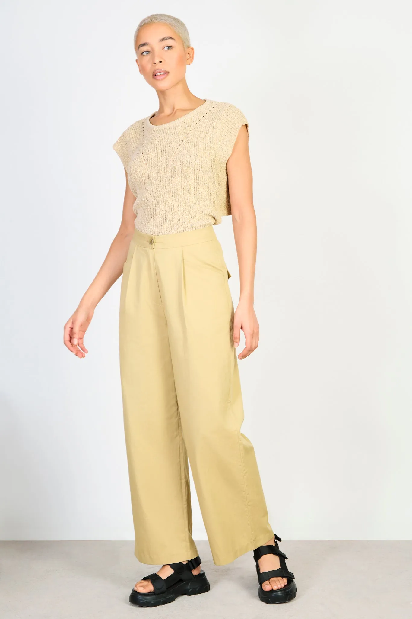 Beige pleat pocket relaxed trousers